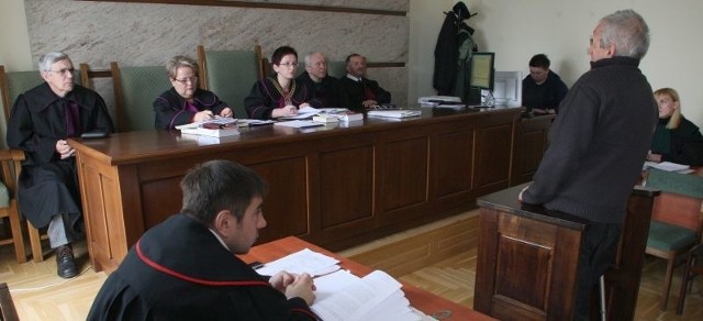 Proces 51-latka oskarżonego o zabójstwo konkubiny toczy się w Sądzie Okręgowym w Kielcach.