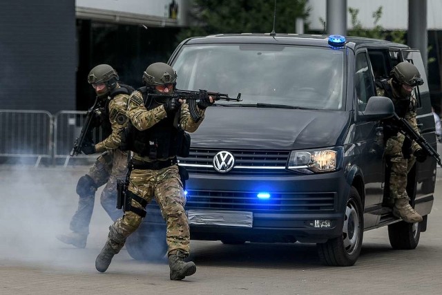 Napad na konwój bankowy był tylko pokazem działania policji.