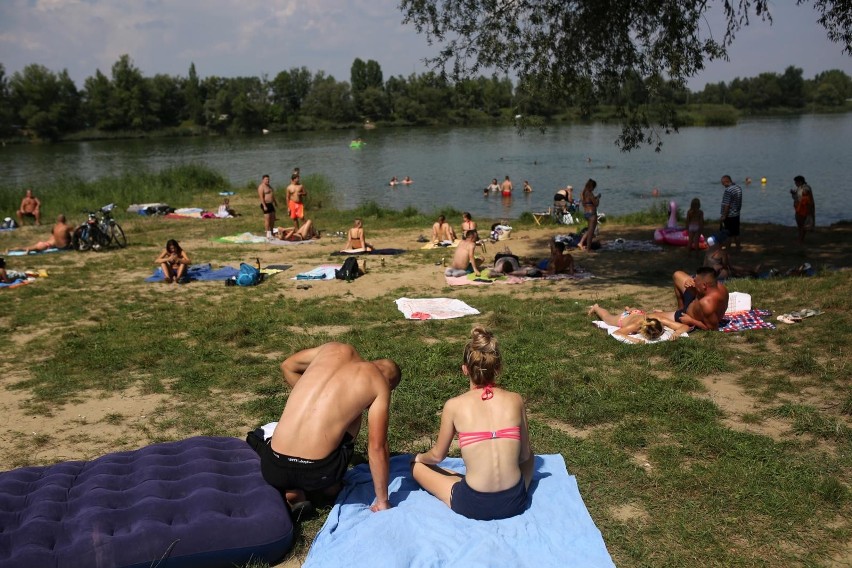 Kraków. Kąpielisko w Przylasku Rusieckim tymczasowe. Kąpiel dozwolona tylko w sierpniu [ZDJĘCIA]