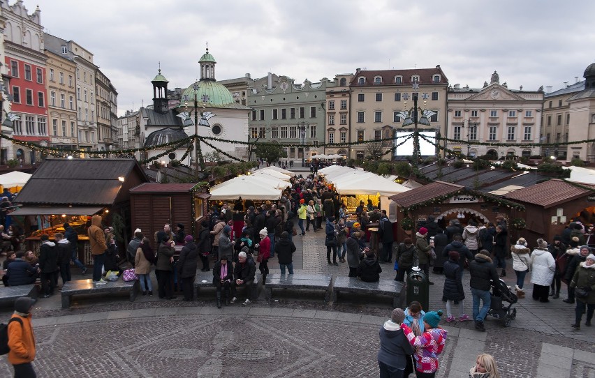Kraków. Tłumy na Targach Bożonarodzeniowych