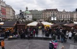 Kraków. Tłumy na Targach Bożonarodzeniowych