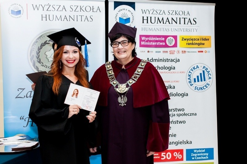 Sosnowiec: Ukraińscy studenci Wyższej Szkoły Humanitas odebrali dyplomy [ZDJĘCIA]