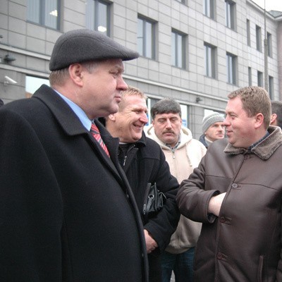 Dziś poseł Jurgiel (z lewej) broni Cukrowni Łapy przed likwidacją. Ale czy jako minister zapobiegł tej sytuacji?