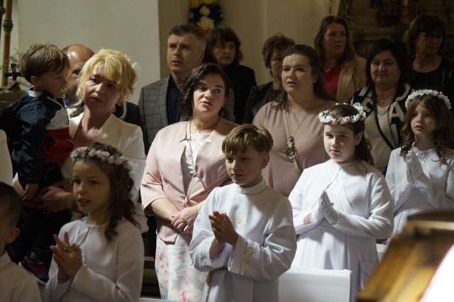 Pierwsza Komunia Święta w parafii pod wezwaniem Wniebowzięcia Najświętszej Maryi Panny w Chrobrzu.