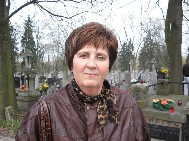 Barbara Pikiewicz, członek Społecznego Komitetu Ochrony Zabytkowego Cmentarza Rzymskokatolickiego w Radomiu: - Cieszymy się, że młodzież włączyła się w ratowanie cmentarza przy ulicy Limanowskiego.
