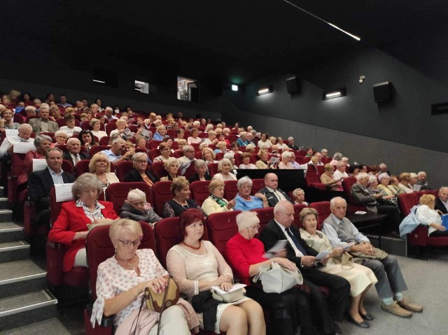 W seansie w kinie Muza we Włoszczowie wzięło udział ponad 150 seniorów. Więcej na następnych zdjęciach >>>