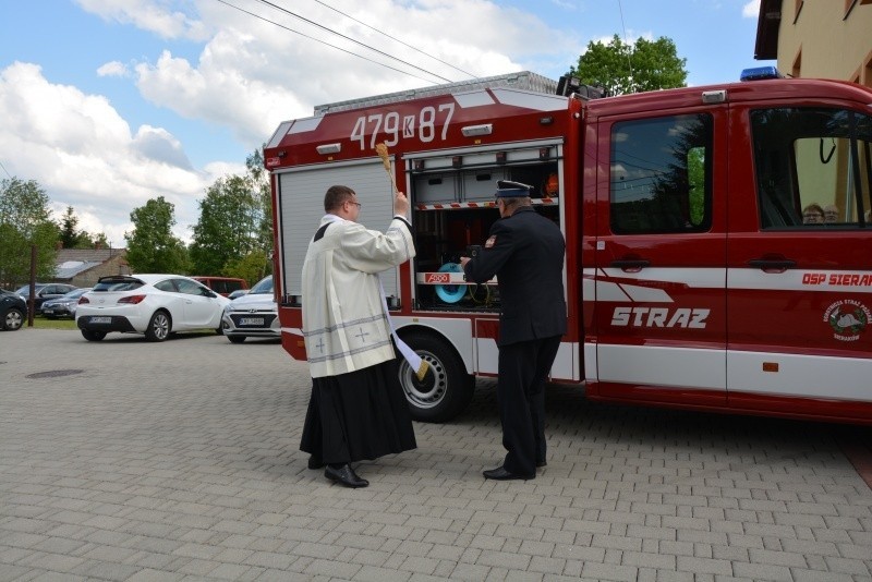 Sieraków. Druhowie doczekali się na nowy wóz strażacki