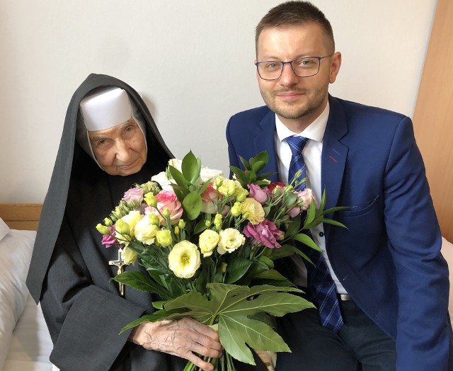 Na 105. urodziny siostra Adamina zaprosiła do domu zakonnego wiele osób, w tym burmistrza Wadowic i 60 członków rodziny