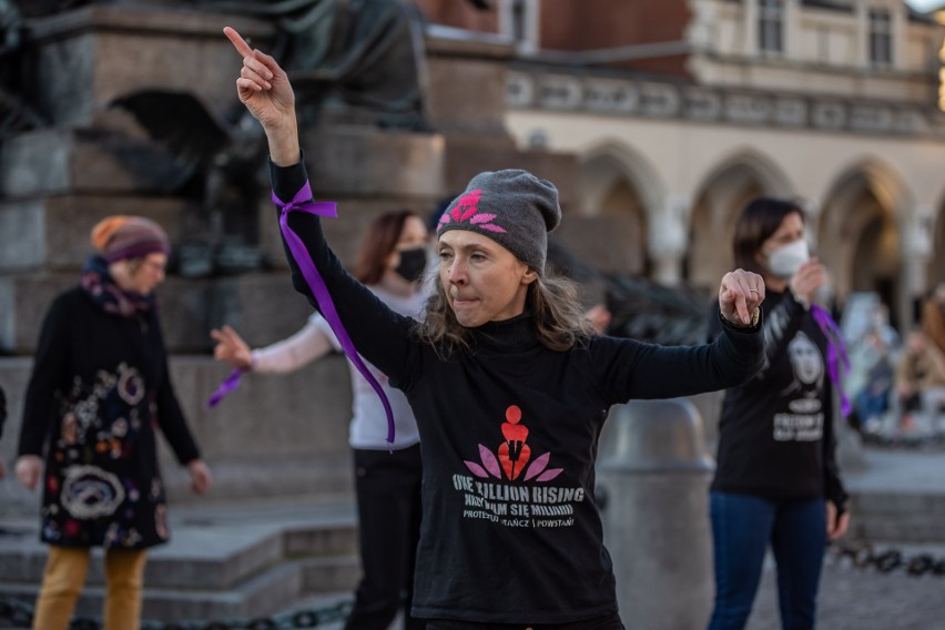 Kraków. Zatańczyli na Rynku Głównym w proteście przeciwko przemocy [ZDJĘCIA]