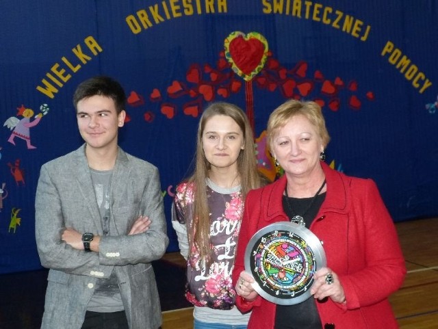 Najdroższy fant na szkolnej aukcji &#8211; orkiestrowy zegar za 570 złotych kupili uczniowie prywatnego gimnazjum w Skarżysku.