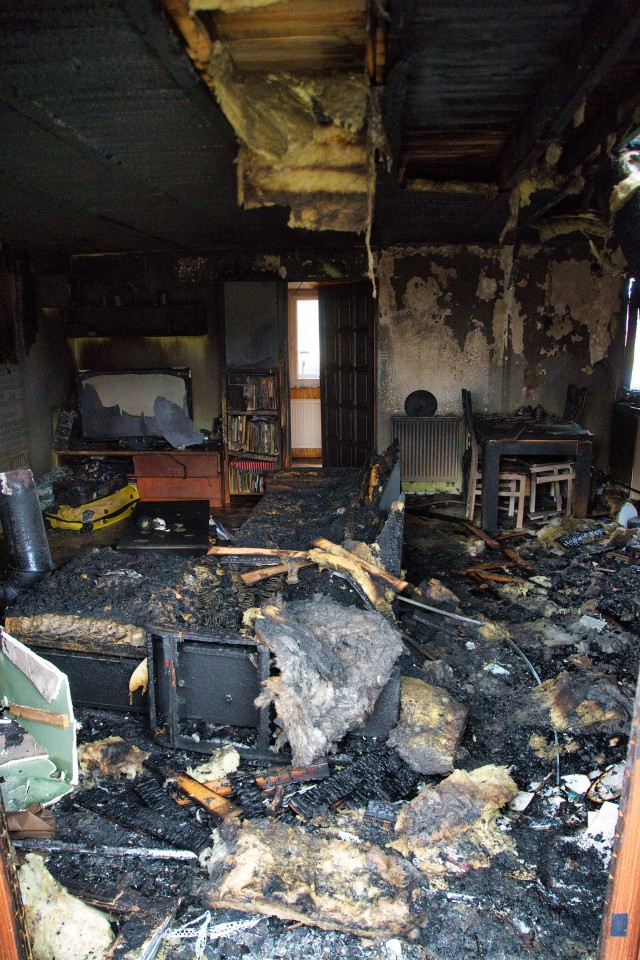 Dom, w którym mieszkał asp. szt. Michał Stachura wraz z rodziną, spłonął doszczętnie. Nie udało się uratować nic.