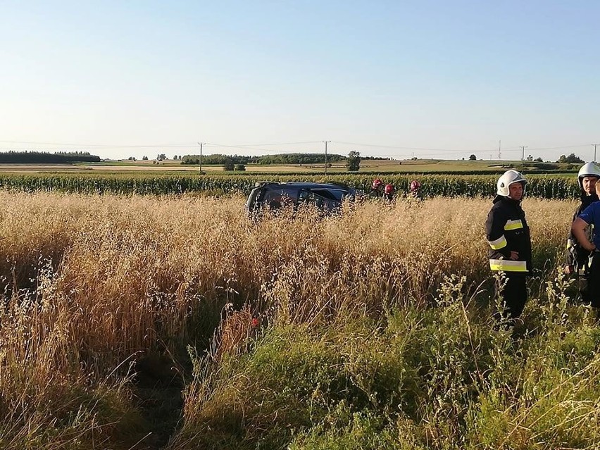 Wojewodzin. Audi dachowało, a kierowca się oddalił. Szukała go policja [ZDJĘCIA]