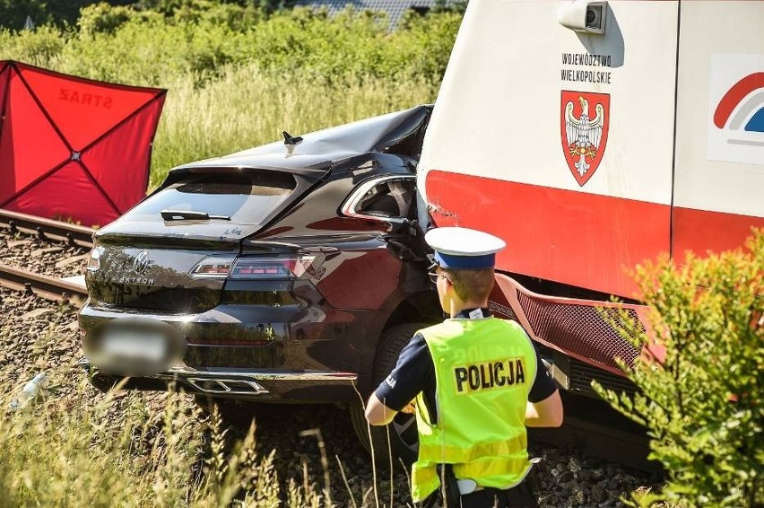 Jedna osoba nie żyje, a druga jest ranna po zderzeniu...