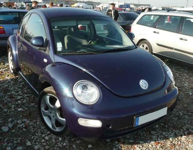 5. Volkswagen new beetleSilnik 2,0 benzyna, przebieg 125000 km. Rok produkcji 1999. Wyposazenie: ABS, wspomaganie kierownicy, elektrycznie sterowane szyby i lusterka, 2 poduszki powietrzne, ESP. Cena do uzgodnienia, ok. 18000 zl.