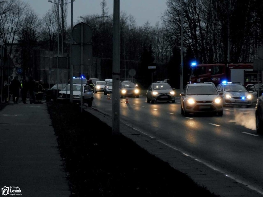 Wypadek w Jaworznie: Zderzyły się dwa samochody. Jeden z...