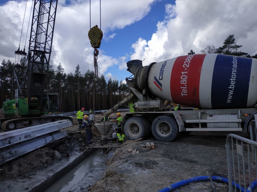 Budowa tunelu w Świnoujściu. Trwa przygotowanie komory startowej dla maszyny TBM. Zobacz zdjęcia