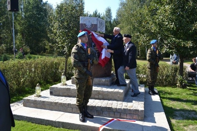Odsłonięcie pomnika na cmentarzu komunalnym w Koronowie