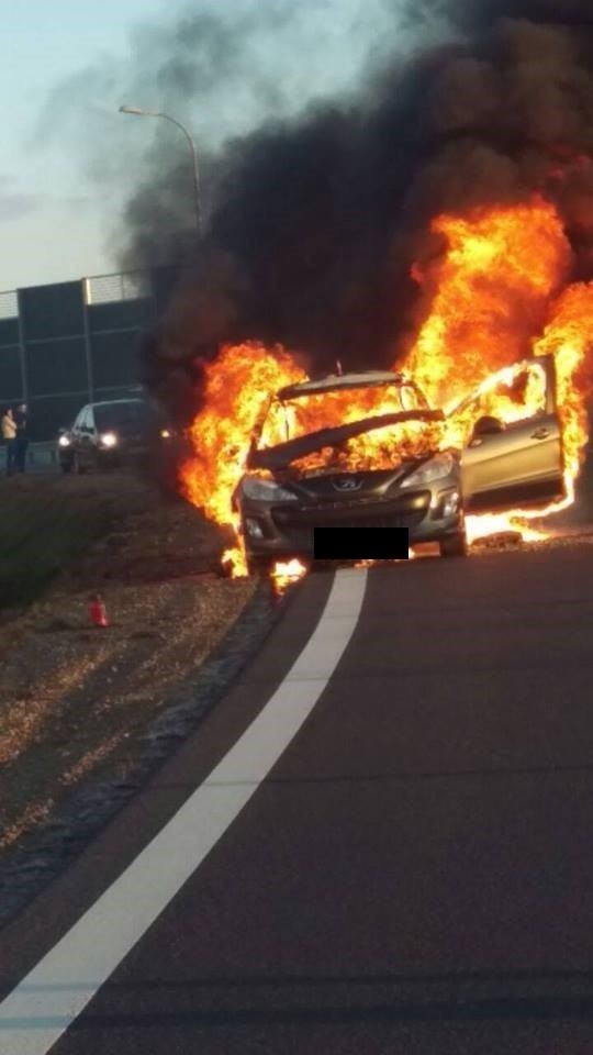 Samochód spłonął na obwodnicy Lublina