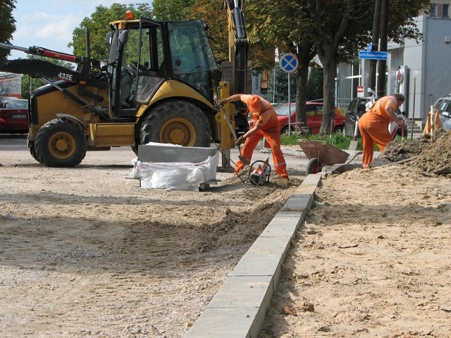 Na odcinku od Żeromskiego do Mickiewicza, ul. 3 Maja jezdnia będzie węższa o ponad metr, niż było to dotychczas.