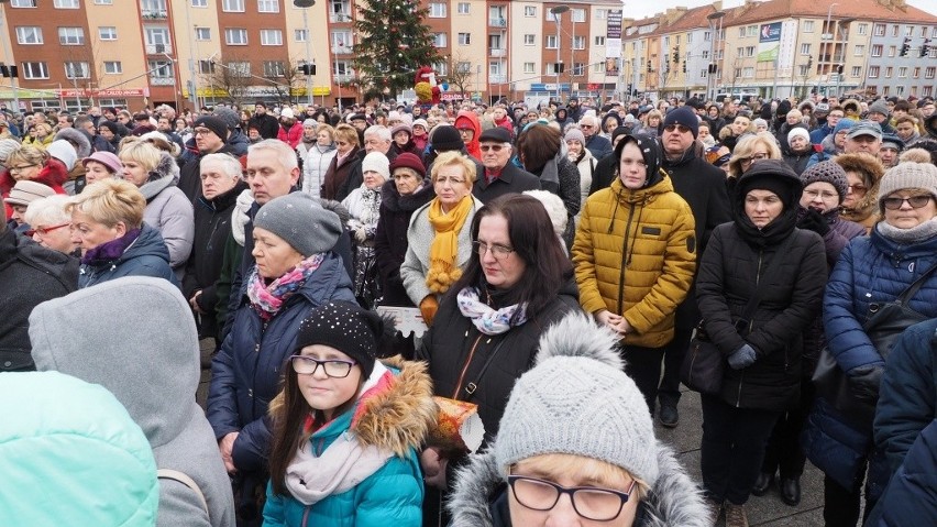 Mieszkańcy Koszalina łączą się w bólu z rodzinami i bliskimi...