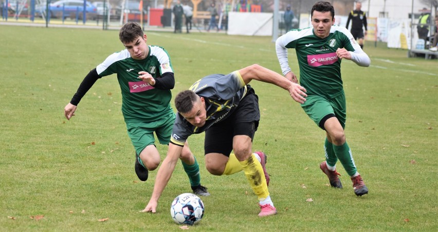 V liga piłkarska, Wadowice: Brzezina Osiek - Nadwiślanin...