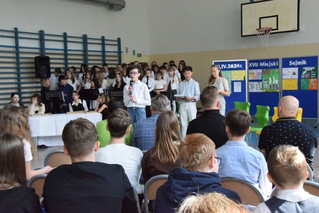 Podczas Miejskiego Sejmiku Ekologicznego w Pruszczu Gdańskim uczniowie zmierzyli się z tematem "Tak, czy nie dla elektrowni atomowej w Polsce?"
