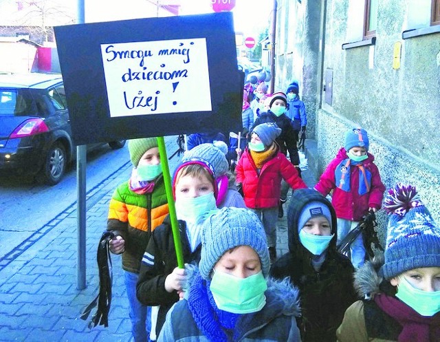 Dzieci w pochodzie antysmogowym szły na skawiński Rynek