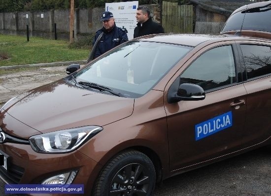 Nowe samochody dolnośląskiej policji (ZDJĘCIA, FILM)