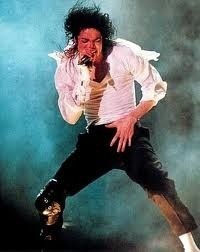 Dziś w sklepach pojawił się singiel z nowej płyty Michaela Jacksona, "Hold My Hand".