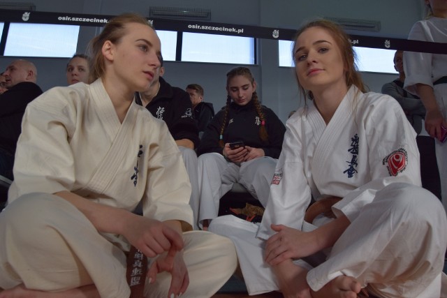 440 najlepszych karateków z całego kraju przyjechało do Szczecinka na 35. Puchar Polski w Karate Kyokushin.Szczecinek po raz pierwszy był gospodarzem imprezy tej rangi w karate. - Organizowaliśmy już młodzieżowe mistrzostwa kraju, ale Puchar Polski w Karate Kyokushin, którego 35. edycja zawitała do nas, jeszcze nie - mówi sensei Wojciech  Hurka, prezes Szczecineckiego Klubu Karate Kyokushin, w który tę sztukę walki trenuje ponad 200 osób w wieku od kilku lat po dorosłych. Pucharowi seniorów towarzyszył 15. PP juniorów. Zmagania w kata (układy) i kumite (walki) odbywały się na hali SP4. Oto nasza fotorelacja. 