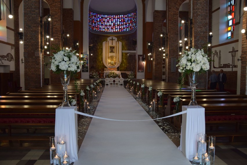 Msza ślubna odbyła się w kościele pod wezwaniem świętego...