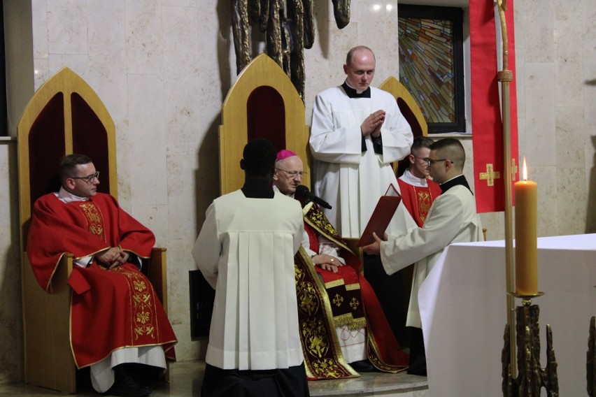 Wybór drogi kapłańskiej przez młodego człowieka to dzisiaj...