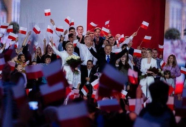 Państwowa Komisja Wyborcza opublikowała pełne, ale jeszcze nieoficjalne wyniki podczas drugiej tury wyborów prezydenta Polski. Przygotowaliśmy zestawienie 10 gmin, w których Andrzej Duda uzyskał najwyższe poparcie. ZOBACZ NA KOLEJNYCH SLAJDACH>>>>