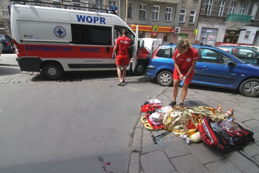 Pogotowie z pontonem interweniowało na przy skrzyżowaniu...