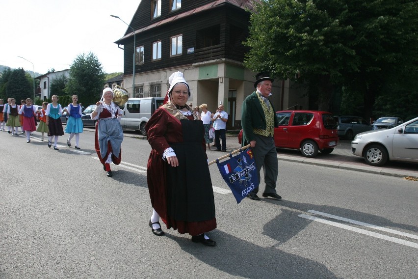 Tydzień Kultury Beskidzkiej 2016: Drugi dzień święta folkloru. Barwny korowód w Szczyrku [ZDJĘCIA]