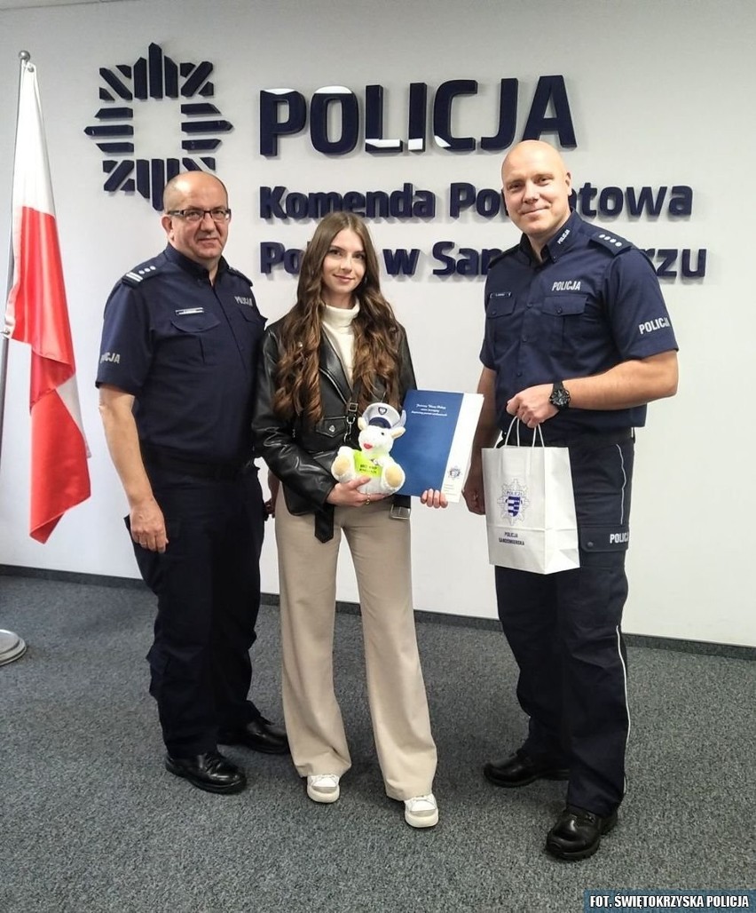 Sandomierscy policjanci podziękowali pani Oldze, dzięki której w Tarnobrzegu odnaleziono zaginionego