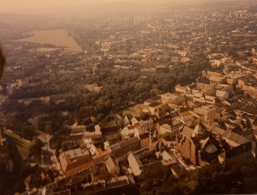 Kraków sprzed 30 lat. Zdjęcia wykonane z samolotu w sierpniu...