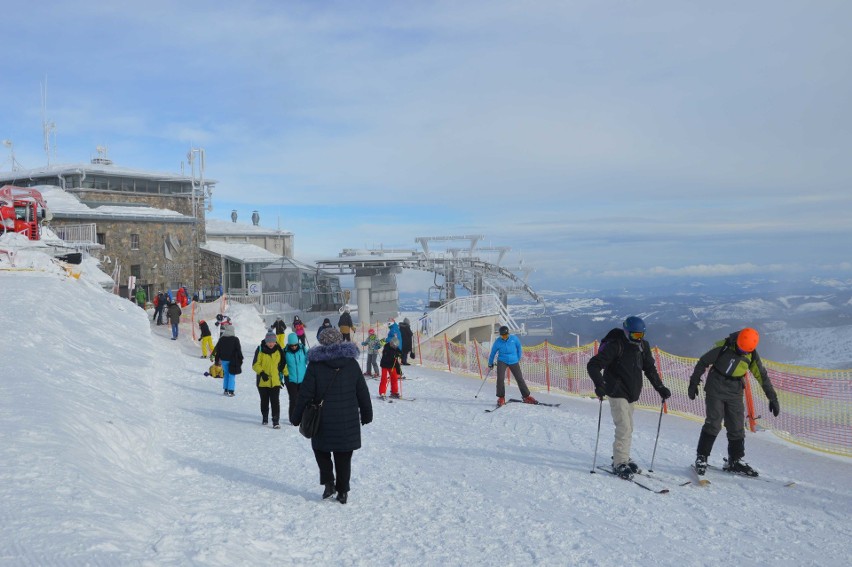 Tatry. Kasprowy Wierch oblężony przez narciarzy i turystów [ZDJĘCIA]