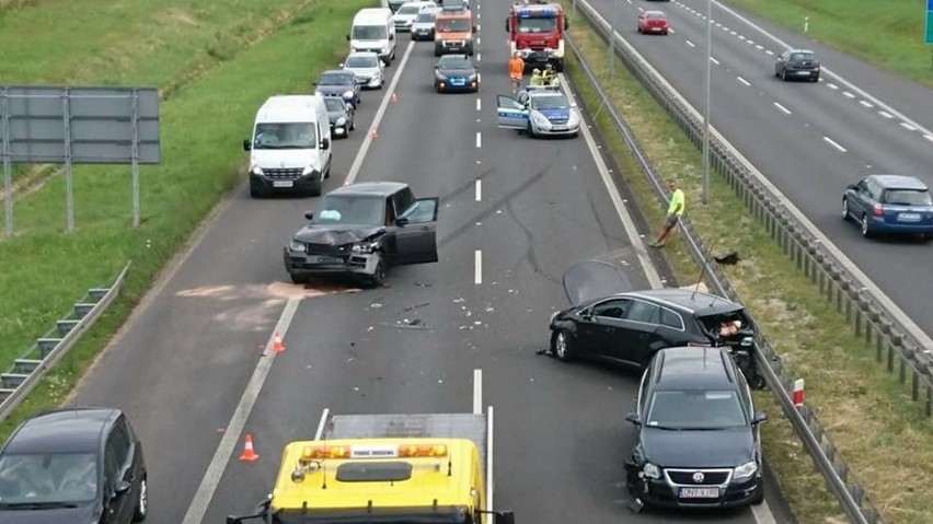 Wypadek 3 aut na A4 pod Wrocławiem. Dwa pasy autostrady zablokowane