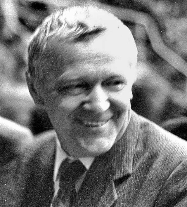 Mieczysław Rakowski, w 1957 r. zastępca redaktora naczelnego „Polityki”, potem długoletni redaktor naczelny tygodnika, od 1988 r. premier komunistycznego rządu