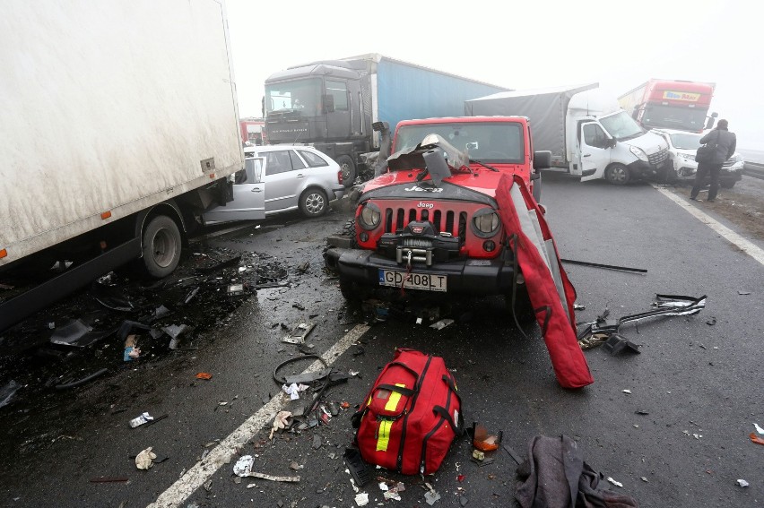 Karambol na autostradzie A1 pod Piotrkowem