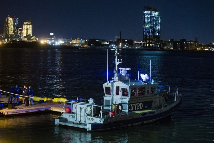 Katastrofa śmigłowca w Nowym Jorku. Helikopter wpadł do East River w Nowym Jorku. Zginęło pięć osób. Katastrofę przeżył tylko pilot