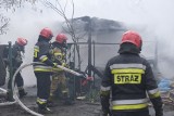 Tragedia w naszym regionie. W płonącej przyczepie kempingowej strażacy znaleźli zwłoki