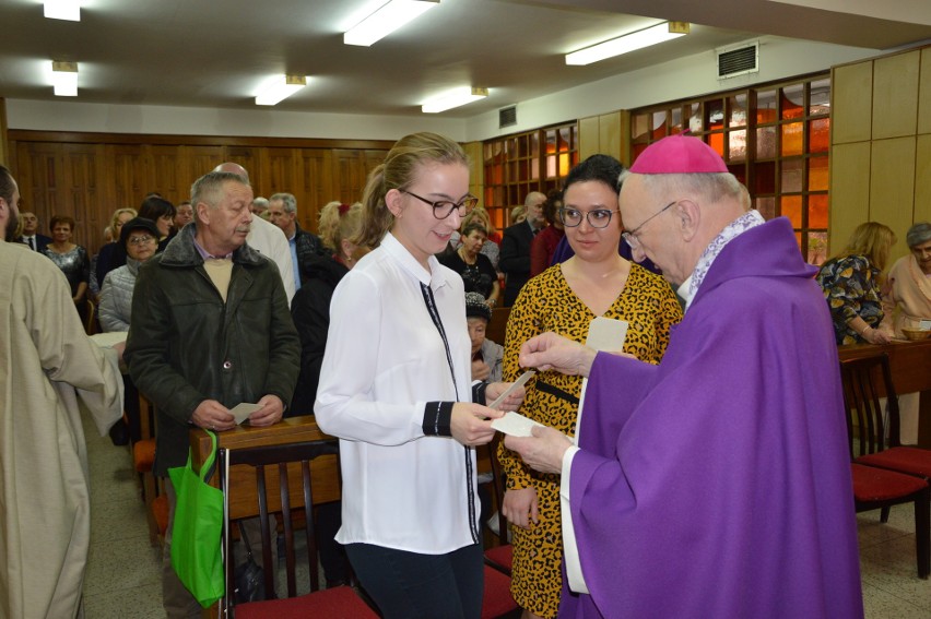 Biskup odwiedził z opłatkiem chorych i personel w Uniwersyteckim Szpitalu Klinicznym 