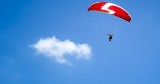 W dramatycznym wypadku w Gliwicach zginął 47-letni skoczek spadochronowy. "To wstrząs dla całego środowiska". Poznaliśmy nowe fakty