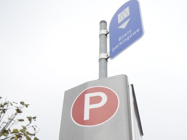 Władze miasta chcą objąć strefą płatnego parkowania ścisłe centrum.