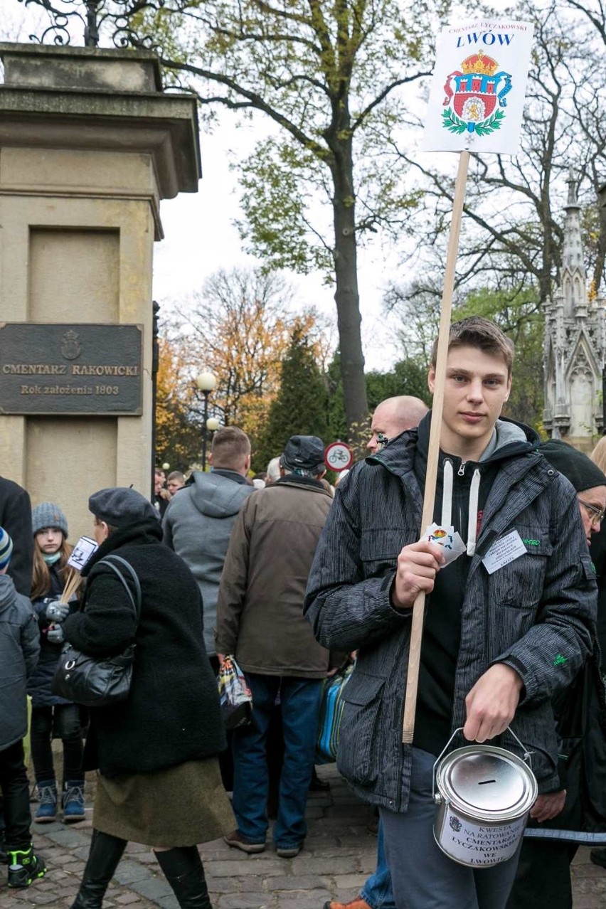 Przy krakowskich cmentarzach zabrakło kwesty na odnowę zabytkowych mogił. Po raz pierwszy od 35 lat!