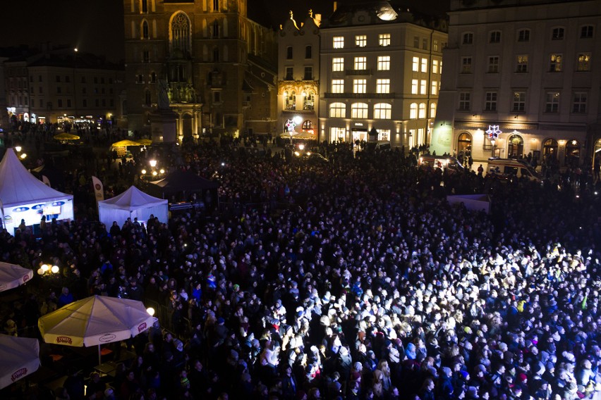 Zakończenie WOŚP na Rynku w Krakowie - Światełko do nieba i koncert "Kabanosa" [ZDJĘCIA]