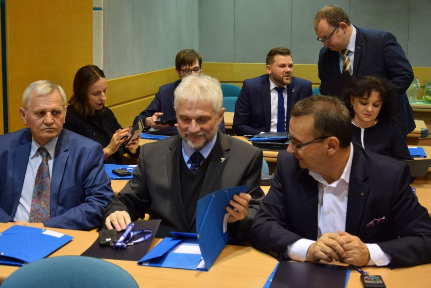 Uroczysta sesja Rady Miasta Gdyni. Radni ślubowali na kolejną kadencję [zdjęcia]