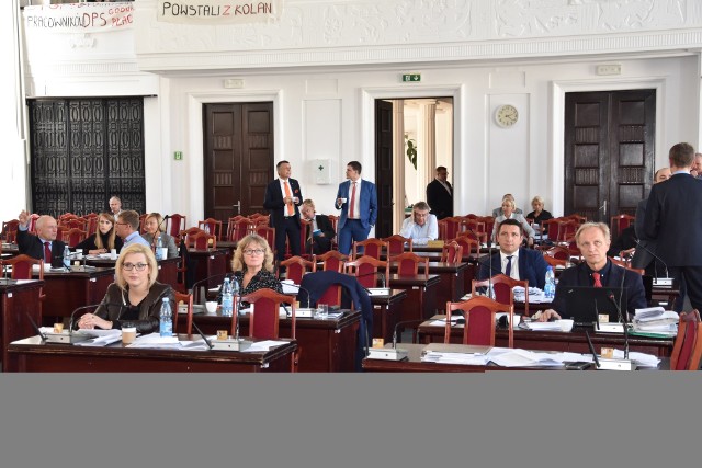 Rada Miejska w Łodzi podjęła uchwałę w sprawie nadania odznak Za Zasługi dla Miasta Łodzi.